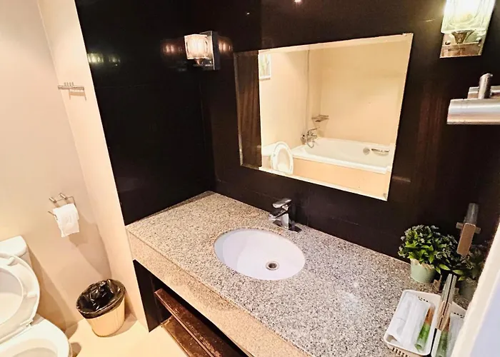 Omni Tower Serviced Nana 公寓 曼谷